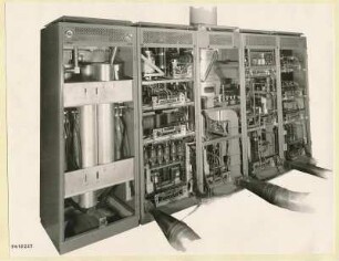 10-kW-Fernsehsender Nr. 507, Schrankgruppe B5 - B9 Rückseite geöffnet, Foto 1954