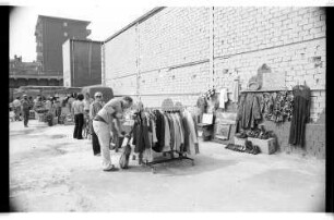 Kleinbildnegativ: Eröffnung, Marktplatz Kreuzberg, 1976