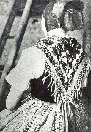 Wendische Festtagstracht aus Scado : Kleidung - Hoyerswerdaer Tracht. Ort: Škodow / Scado. Festtagstracht.