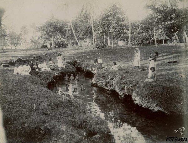 "Fresh water jump", Ninatobatabu, Samoa. (OT.)