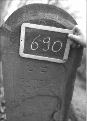 Grabstein 690 (Detailaufnahme)