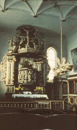 Schloßkirche: Altar mit Taufengel