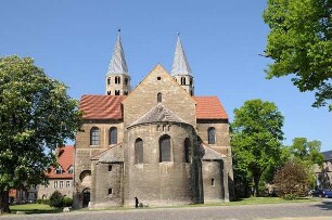 Liebfrauenkirche in Halberstadt : Bei alliierten Bombenangriffen wurde die Fachwerkstadt am nördlichen Harzrand am 8. April 1945 zu 82 Prozent zerstört. Erst nach 1990 wurde die Innenstadt wieder aufgebaut, wurden viele alte Häuser saniert. Bild: Liebfrauenkirche. Aufgenommen in Halberstadt im Mai 2008