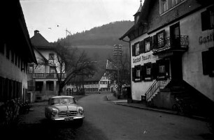Oberprechtal: Gasthaus Adler; außen; mit Auto