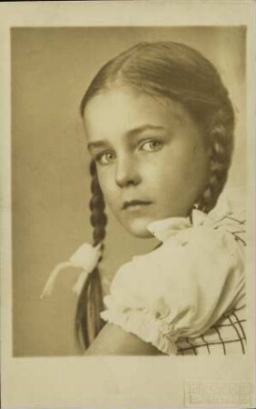 [Junges Mädchen]
