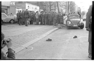Kleinbildnegativ: Attentat auf Rudi Dutschke, Kurfürstendamm, 1968