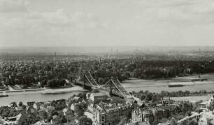 Dresden. Blick über Loschwitz nach Westen auf Blasewitz mit der Loschwitzer Elbbrücke (Blaues Wunder)