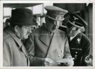 Carl Heinrich Falkenbach, Adolf Hitler und Ferdinand Porsche an Bord der Robert Ley