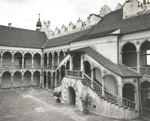 Baranów Sandomierski. Schloß (um 1600). Arkadenhof