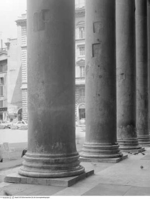 Pantheon, Portikus