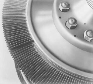 Thyssen-Röder-Dampfturbine, Niederdruckteil mit Schaufeln (Thyssen und Co., Mühlheim) : Technikgeschichte | Maschinenbau | Kraftmaschinen | Dampfturbinen
