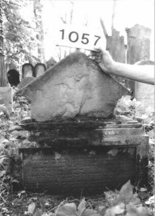 Grabstein 1057