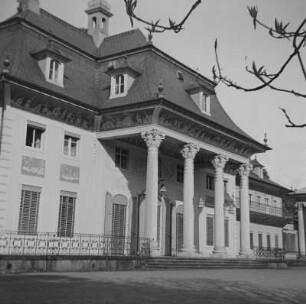 Dresden-Pillnitz. Wasserpalais. Ansicht vom Park aus