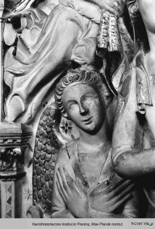 Altarpolyptychon : Mitteltabernakel mit Madonna und Kind, von Engeln umgeben