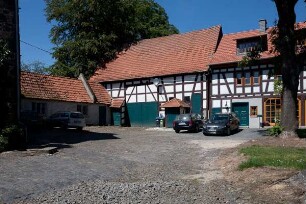 Sachgesamtheit Hof Güll; Lich, Hof Güll 1, Welsbach, Hinter der Gartenmauer