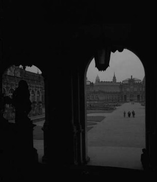 Dresden: Zwinger, Durchblick vom Westbau auf Ostbau