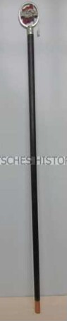 Fahnenstange zu roter Fahne mit Bild von Fritz Heckert