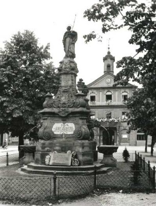 Rastatt, Alexius-Brunnen : Rastatt. Alexius-Brunnen (Stein, 1739), Markt