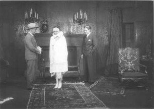 Der Herr seines Herzens. Schauspiel in drei Akten von Paul Raynal (deutsch von Stephan Hock). Staatsschauspiel Dresden, Dresdner Erstaufführung 08.09.1927 : Szene mit Felix Steinböck als Simon, Alice Verden als Aline und Adolf Wohlbrück als Henry