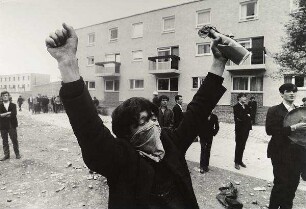 Nordirlandkonflikt. Demonstrant mit Molotow-Cocktail, Londonderry/Derry