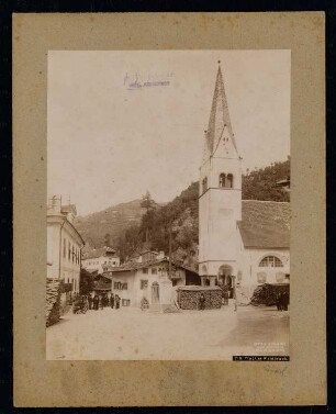 Sankt Jodok, Waidbruck: Platzansicht mit Westturm