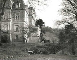Dresden-Wachwitz, Wachwitzer Weinberg 1. Neue Villa (Königliche Villa) (1893; W. Teichgräber). Ansicht aus dem Garten