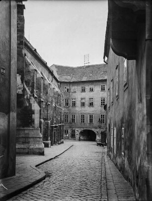 Gasse : Blick durch eine Gasse hinter der Franziskanerkirche