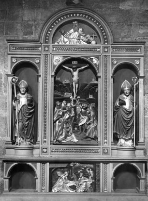 Kreuzaltar: Christus am Kreuz umgeben von verschiedenen Personen