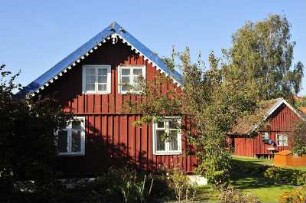 Nida (Nidden) - Farbiges Holzhaus : Die historischen Fischerhäuser auf der Kurischen Nehrung stehen zum großen Teil unter Denkmalschutz. Aufgenommen in Nida (Nidden) am 8. Oktober 2010