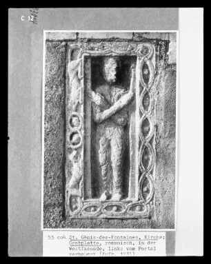 Grabplatte: Relief mit einem Leichnam