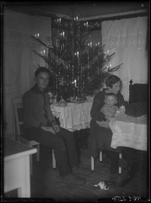 Malschendorf Nr. 25. Familie des Fotografen zu Weihnachten