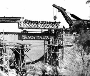 Malmsheim Rankbachbrücke 2022 Baustelle Bautrupp Baukran Bauzug Anheben Brückenträger