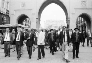 München: Gruppen auf dem Weg zum Rathaus