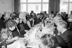 Hausen: [Festtafel]