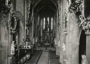 Schweidnitz, Pfarrkirche : Schweidnitz (Swidnica/Polen). Katholische Pfarrkirche St. Stanislaus und Wenzel. Inneres nach Osten mit Hochaltar und Ausmalung