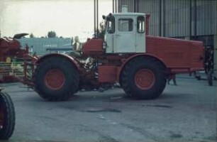 Fotografie: Großtraktor, Knicklenkung