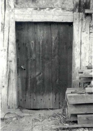 Tür eines alten Hauses in Lübbenau : Bauwesen - Wohnung, Exterieur. Ort: Lubnjow / Lübbenau. Tür in ein kleines altes Fachwerkhaus.
