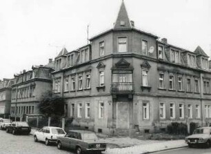 Dresden-Mickten, Franz-Lehmann-Straße 27/Ecke Winterstraße. Wohnhaus mit vermauertem Ladeneingang (um 1910). Eckansicht von Südosten