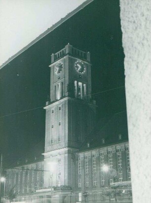 Schöneberg. Rathaus angestrahlt