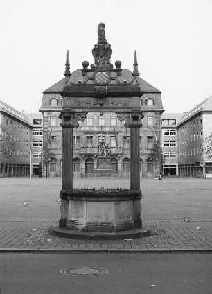 Tauben- oder Schwanenbrunnen; Hanau, Am Markt 21a (Marktplatz)