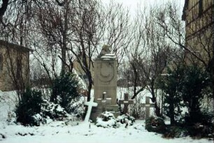 Kriegerdenkmal, steinerne Kreuze
