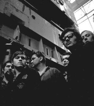 VEB Pressen- und Scherenbau Henry Pels. Gruppenbild einer Brigade : Erfurt. VEB Pressen- und Scherenbau Henry Pels. Gruppenbild einer Brigade