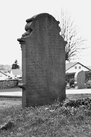 Friedhof (Gefallenendenkmal , Grabmal, Friedhofsportal); Grebenhain, Mittelweg 17