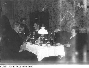 Karl Quarck mit Künstlerkollegen des Kompositionsvereins "Mappe"