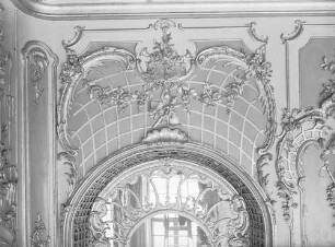 Potsdam, Neues Palais, Wohnung Friedrich II., Konzertzimmer, R.:211, Westwand. detail des linken Spiegels.