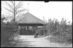 Radebeul. Schutzhütte im Waldpark