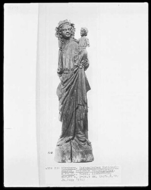 Stehende Muttergottes