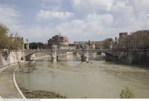 Tiberufer, Uferbefestigung im Flussabschnitt zwischen und Ponte Principe Amadeo Savoia Aosta und Ponte Vittorio Emanuele II.