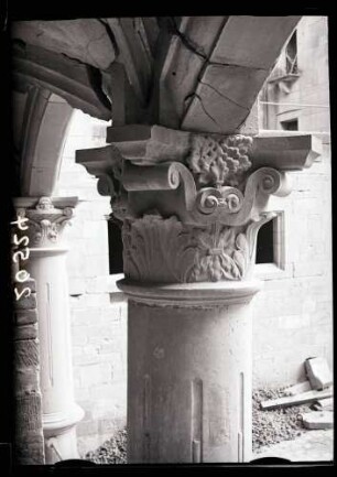 Altes Schloss, Schlosshof, Kapitell der Arkaden, Aufnahme 1947
