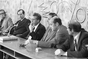 Redaktionskonferenz von Bundesfinanzminister Dr. Hans Apel bei den "Badischen Neuesten Nachrichten" im Rahmen des Bundestagswahlkampfs 1976
